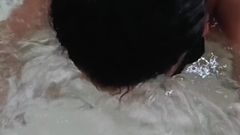 Anabel 693: Sott'acqua, soffiando le bolle con gli occhi bendati