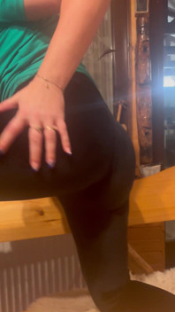 Palme de cur și joc cameltoe pe bancă