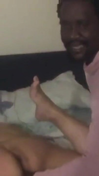 Seks threesome hot bareng tante seksi nata4sex dan pantatku di-fingering sampai muncrat berkali-kali