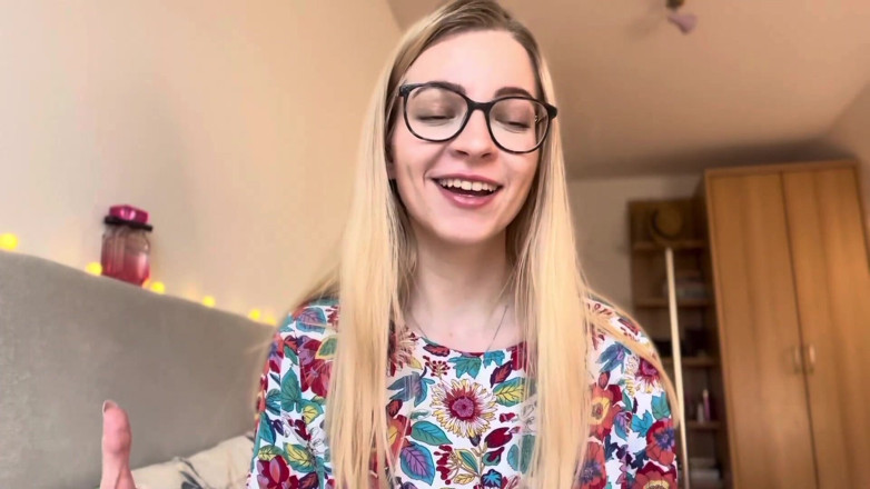Goddess_Bella_Rae: 2 huvudtecken en man är en undergiven beta (utan att komma ut)