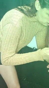 Il Marito Prende La Moglie per La Prima Volta Nel Gloryhole per Succhiare E Scopare Con Gli Estranei!
