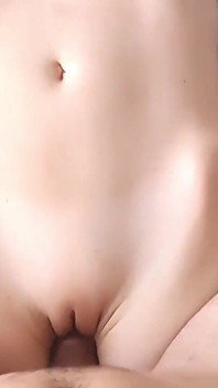 Piccolo stretto Cunty! La ragazza magra prende il cazzo!