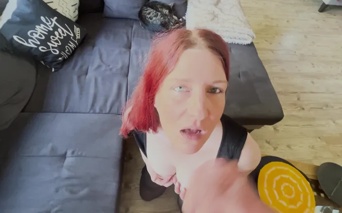 GeileDEERN: Blowjob at the Coffee Table