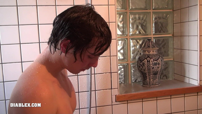 Diablex: Alexis Tivoli Führt Den Jungen Maxxou Ein