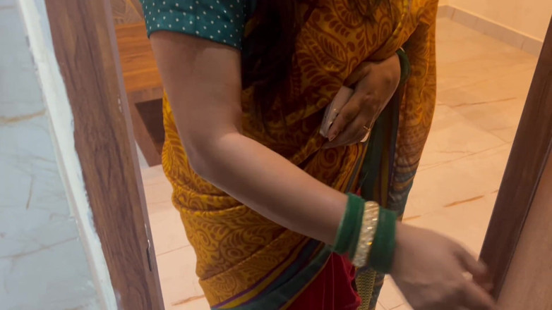 Besharam Jodi: Desi Indian Saree Fucked by Her Besharam Younger Stepbrother