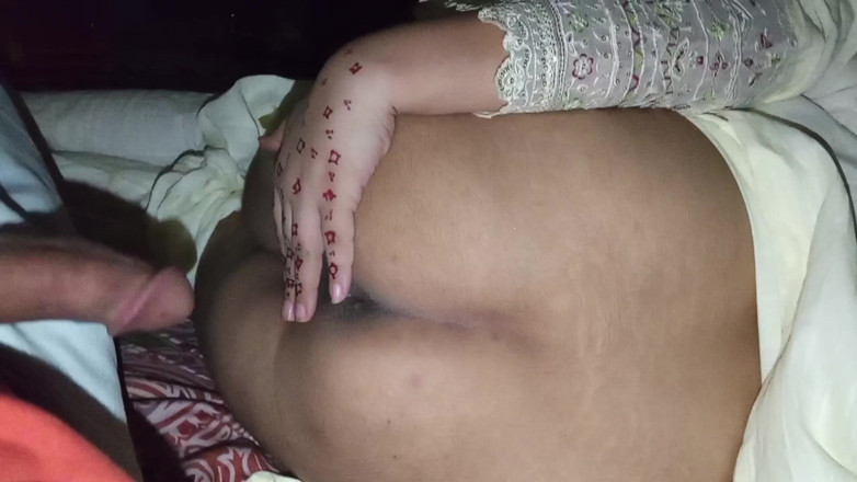 QueenbeautyQB: Meia-irmã entra pela primeira vez em seu meio-irmão