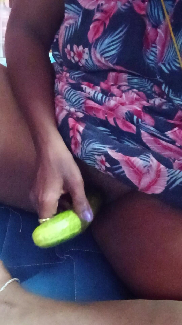 Reshma hot: Mi esposa caliente con pepino dedeándose y follando mi polla