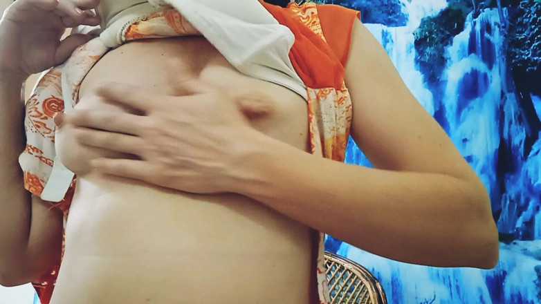 Bolly Karma: Ze ontketent haar innerlijke milf in wilde seks