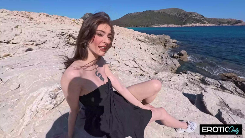 German bitch hunter: Skinny Babe Rides Hard and Uses Her Feet to Drive...