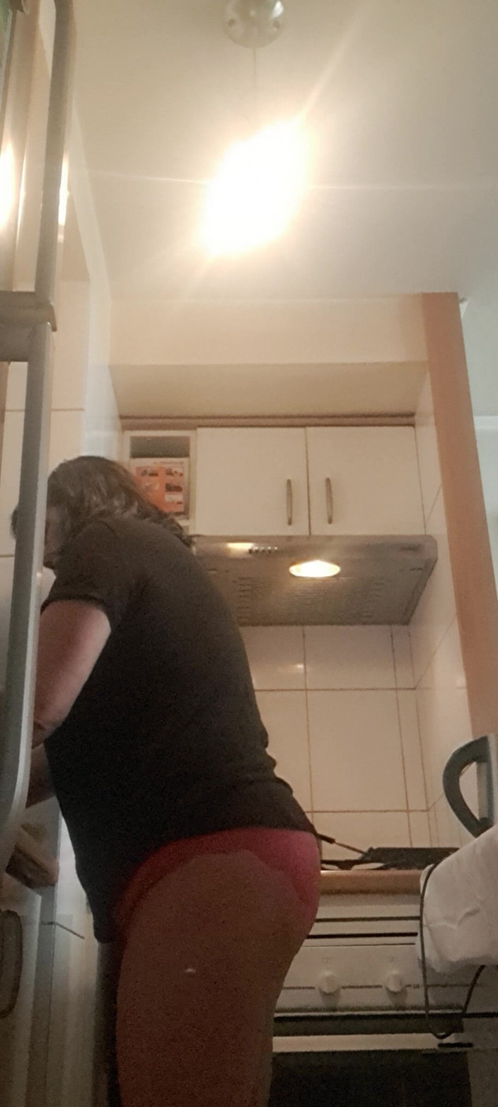 Mommy big hairy pussy: MILF, Úklid kuchyně