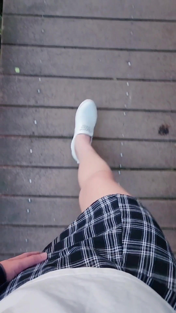 Taiwancdgirl: Crossdresser Tingxuan vystupuje venku, nosí bílé krajkové spodní prádlo pro čistý...