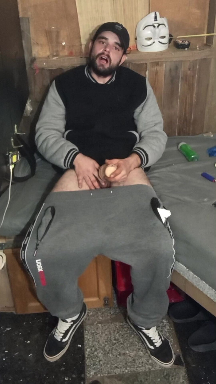 jerkofflover: cumshot в тому місці, куди я ходжу мастурбувати і плюс перед роликами я зробив контроль