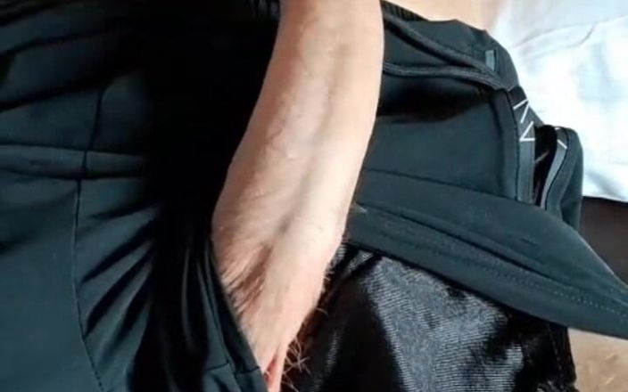 SkinnyWithAHugeDick: Bàn tay nhỏ bé của cô ấy làm cho tôi đi từ...