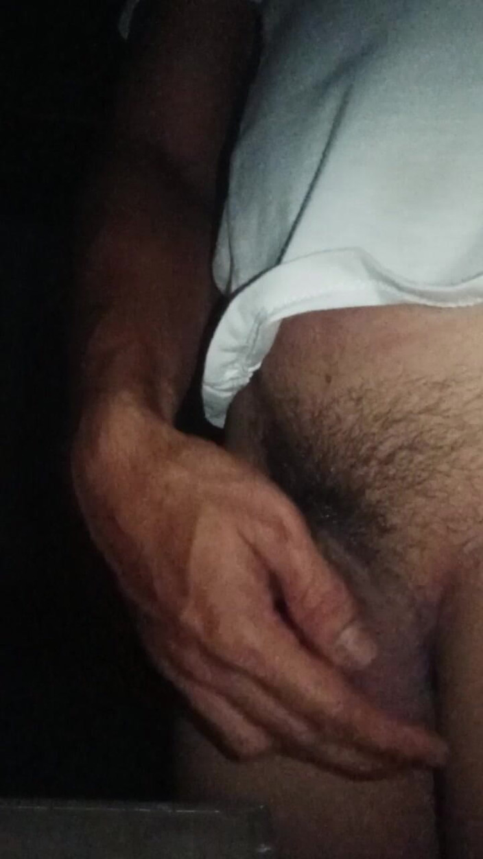 AdmHell: Noites frias são ótimas para masturbação de pau grande