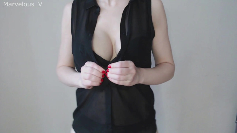 Marvelous V: Strip-tease complet sexy et sensuel par une amatrice sexy en...