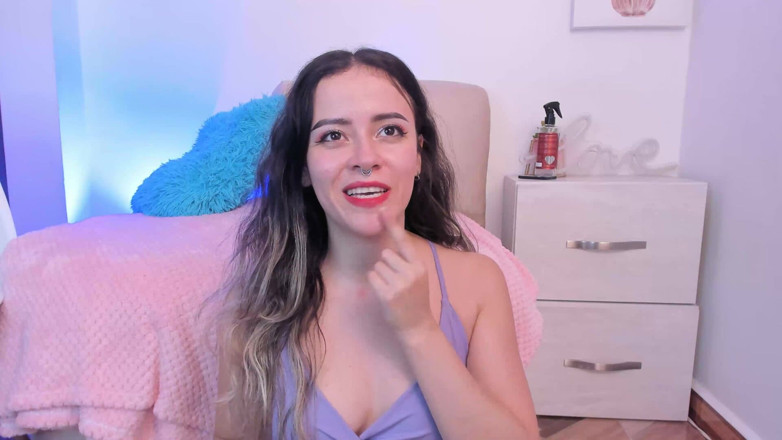 Yame Chike: Blonda sexy vrea doar să facă sex cu tipi în camera...