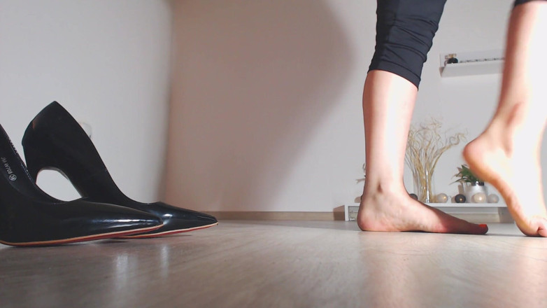 LegsOnHeels: かかとを履いて、優雅に歩き回る私の足