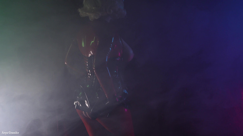 Arya Grander: Latex kurviges mädchen im rauch arya Grander