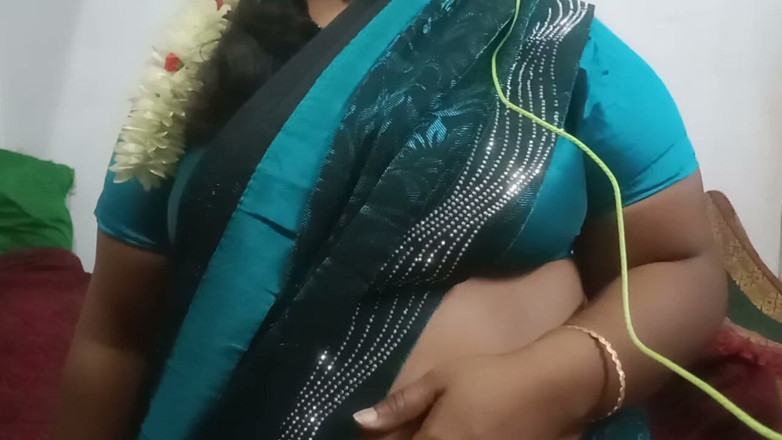 Santhi89: Makcik panas bertetek besar Tamil yang cantik
