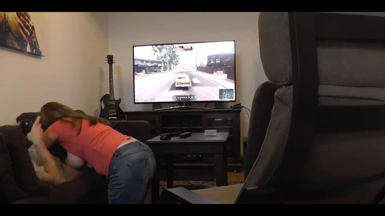 BritneySwallows: Sâmbătă seara, gamer