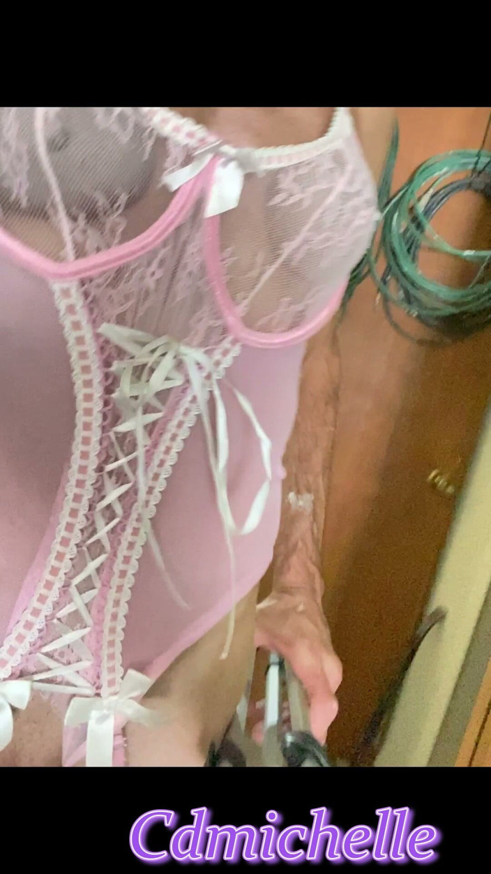 Feeling sexy today crosdressing: Cdmichelle no trabalho se vestindo
