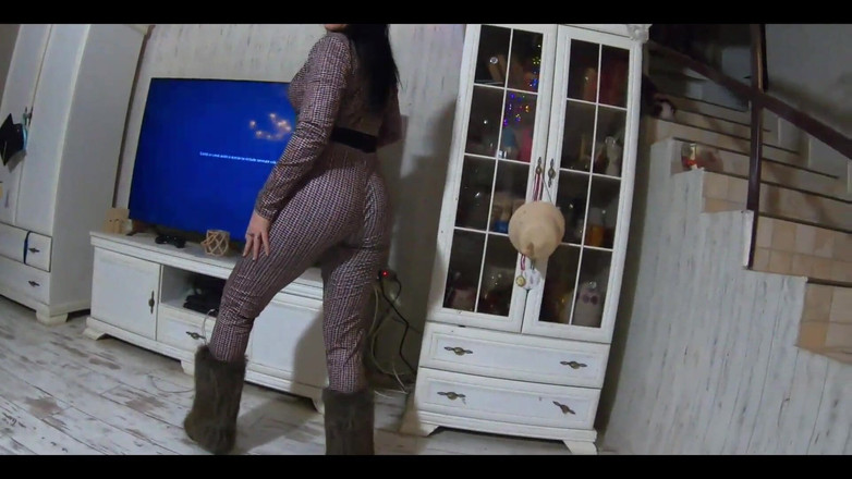 MilfyCalla: Risiko Dalam Cameltoe Kulit Ketat, Blowjob &amp; Pancutan Mani Pada Downjacket...