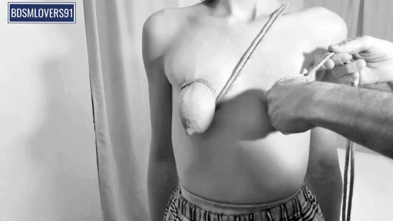 Bdsmlovers91: Dziwka tatusia jest uzależniona od swoich małych sflaczałych piersi i...