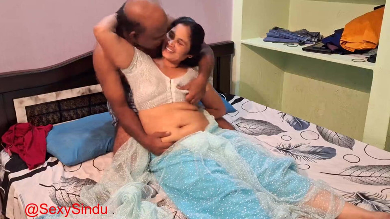 Sexy sindu: 50살 남자와 사리에서 섹스하는 인도 바비