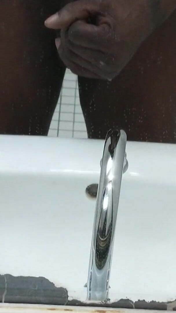 Moewhitted1: Handjob in bathroom