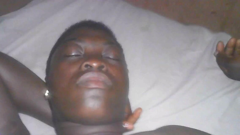 Oladi plenty tv: Saya mengongkek awek Afrika manis dengan payudara besar