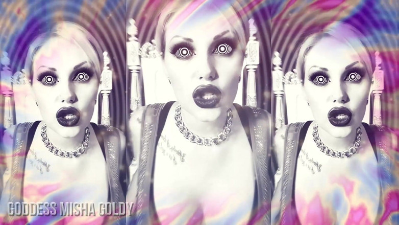 Goddess Misha Goldy: Il tuo desiderio di masturbarti sarà incontrollabile dopo questa clip!