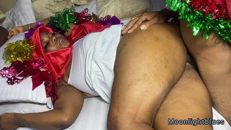 Moonlight blues: Scopata subdosa con il grosso cazzo di babbo natale