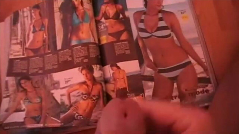 Gaybareback: Masturbazione nella rivista