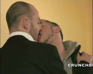 Crunch Boy: 친구의 자지를 빨아주는 스트레이트