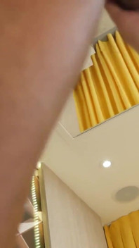 Transsexual Bruna Castro quer foder sua bunda com um pau enorme e sortudo