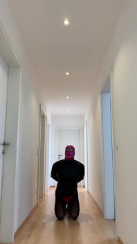Păpușă în latex mascată
