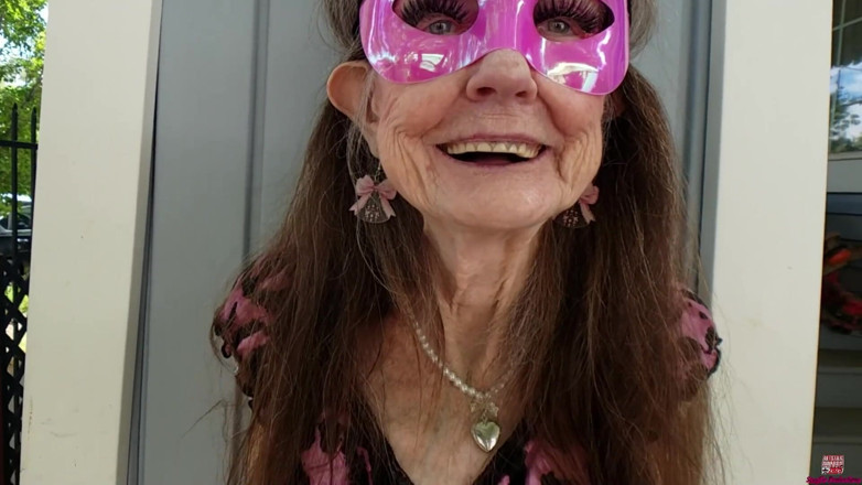 Sexy Sandra N Sir Christopher: Velikonoční zajíček 2026 anální škádlení