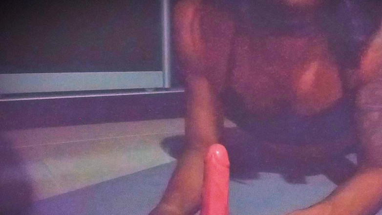 Ombunny: Apenas um rosto bonito com uma buceta para uma boca