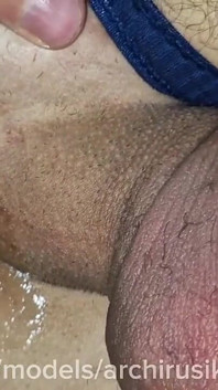 Mladá děvka šuká jako zkušený nadržený muž, velké ptáky a sperma je velmi sexy