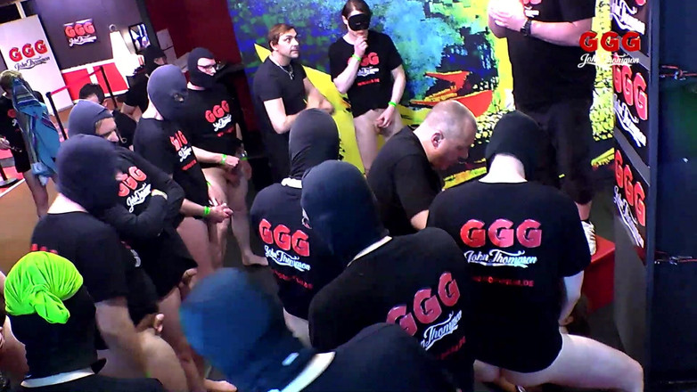 Gang Bang Germany: Ggg john thompson- Susi Star lutscht und fickt riesige schwänze...