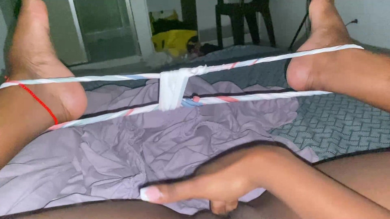 omairaberbatov: La vicina mi manda un video di masturbazione di notte...