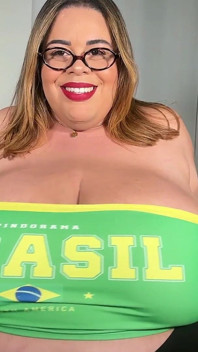 Brasileira Peituda Com Peitos Enormes No Topper