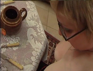 Hard Lesbians: Troie arrapate che si leccano in cucina