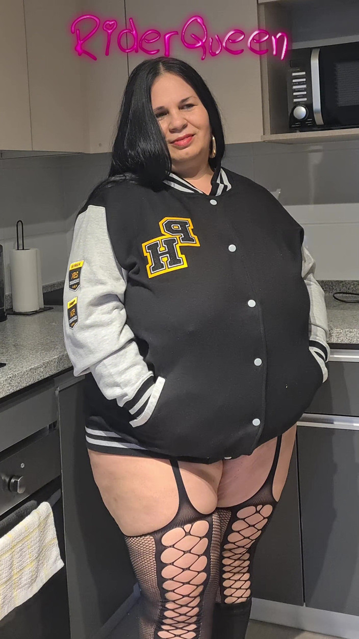 Riderqueen BBW Step Mom Latina Ebony: Eu cozinhando a bunda grande