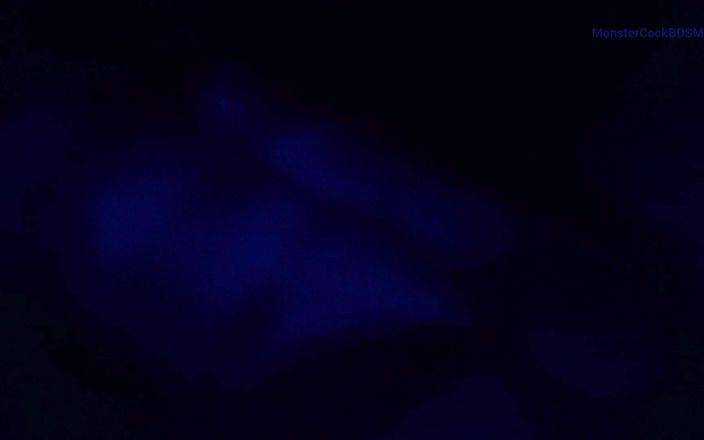 MonsterCcockBDSM: 괴물 자지 BDSM 수갑 차림의 애타게 거부