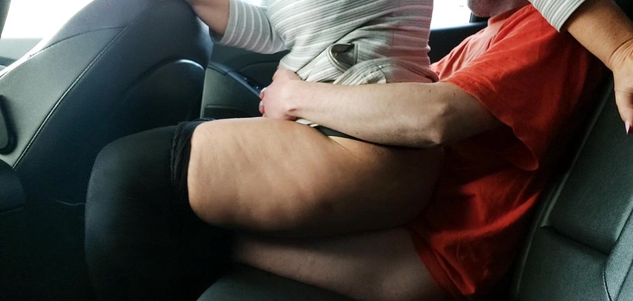 Step Mommy: Macecha jezdí na svém nevlastním synovi v autě