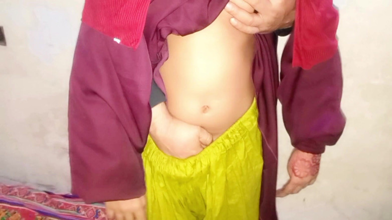 Small Baby: 戴穆斯林头巾的穆斯林女孩在房间里与老师发生性关系
