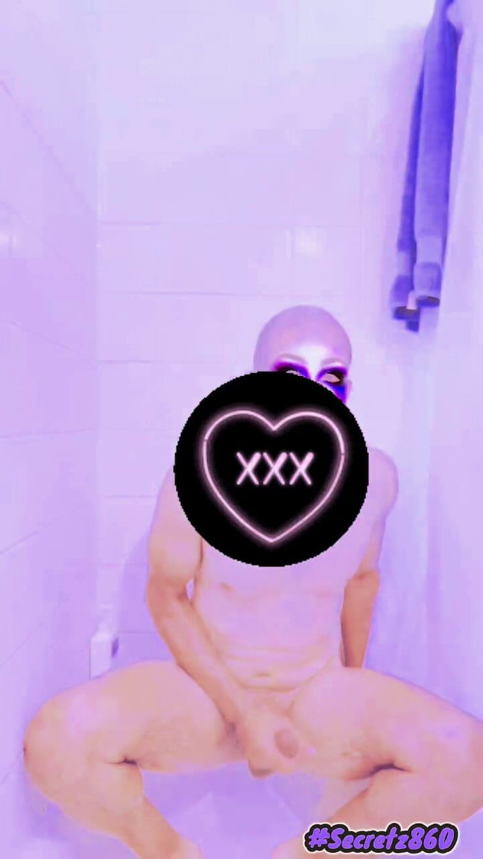 Creative Self Pleasure: Kris Reelz- Takes a Perverted Shower