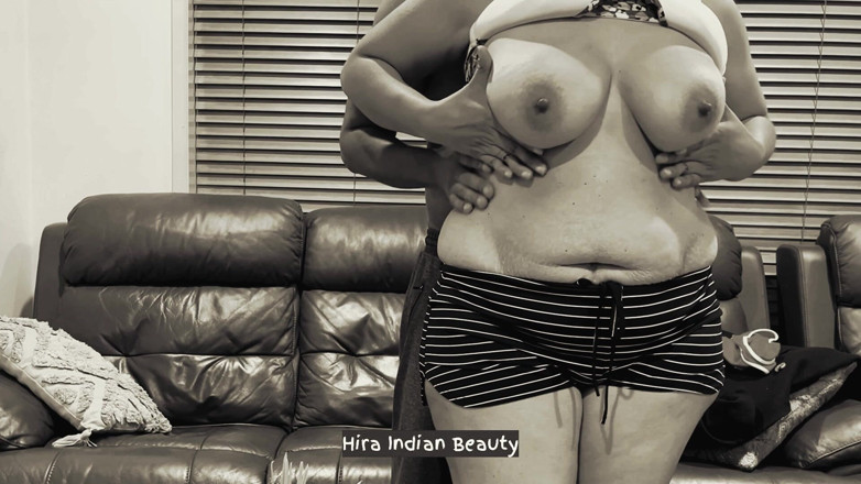 Hot 365 Entertainments: Fiică vitregă excitată tabu milf indiană mângâie țâțe mari și Bush Degete