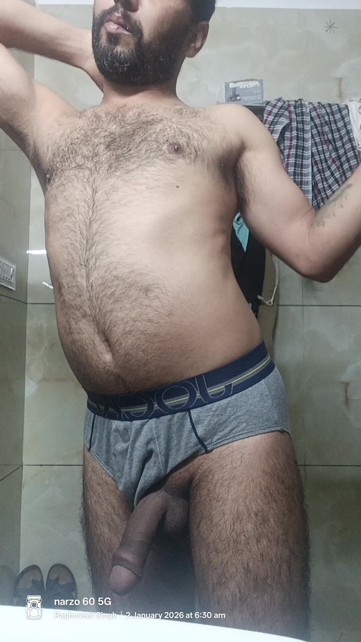 Rajasthani-old-lover: L'indiano del rajasthani desi man si gode la doccia ed...